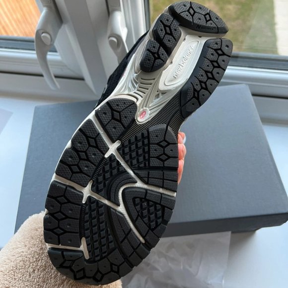 New Balance 2002RD - Picture 3 of 7